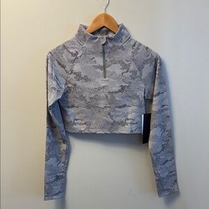 NWT Mono B Cropped Grey Camo Long Sleeve Athletic Top Size Large